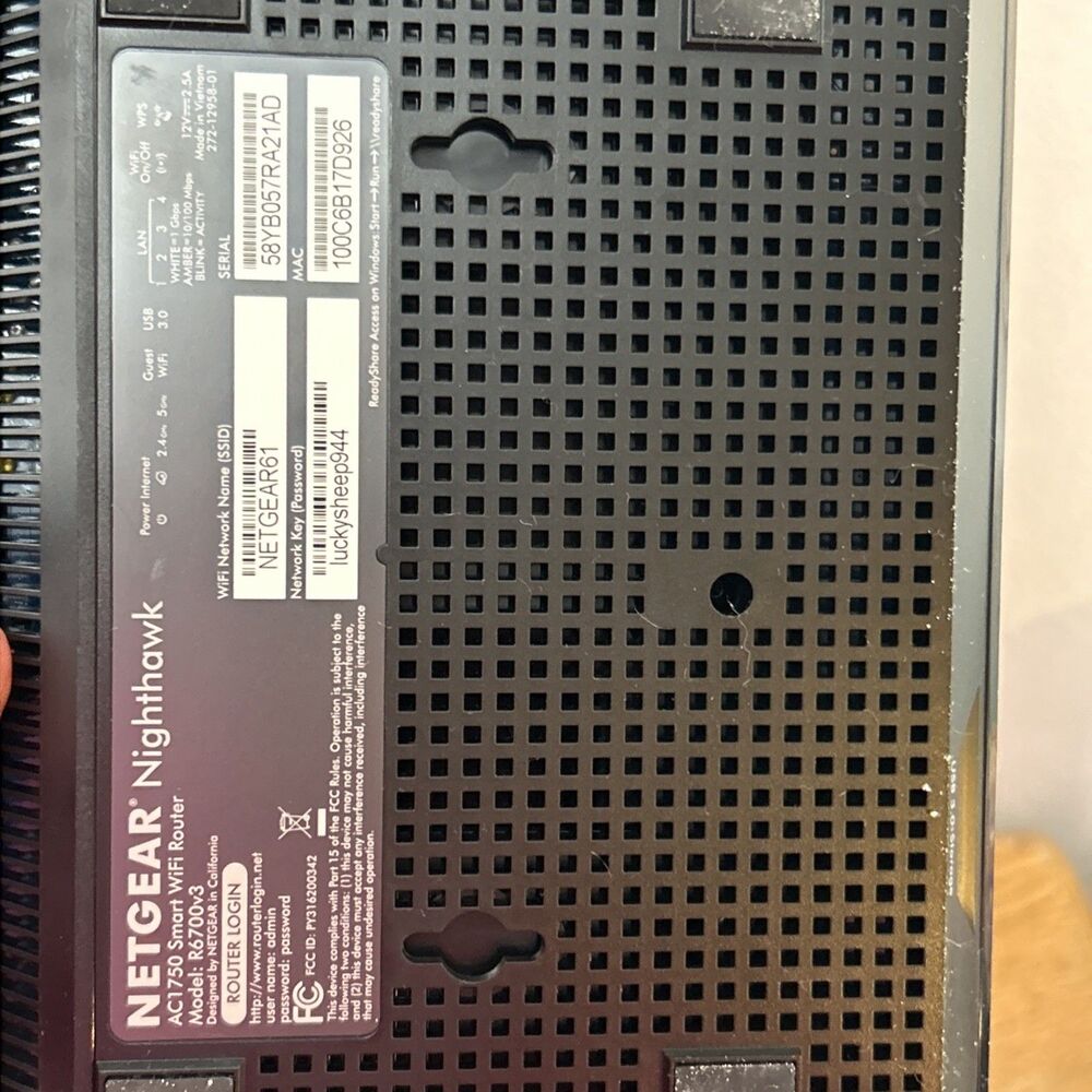 Netgear Nighthawk R7000 AC1900 Router *NO Cords! - Picture 6 of 6